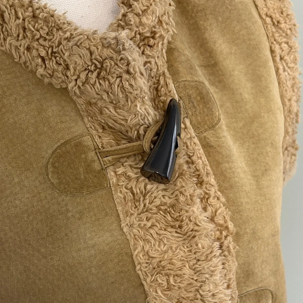 Vintage Y2K True Grit Tan Real Leather Faux Shearling Toggle Button Vest Medium - Picture 2 of 8